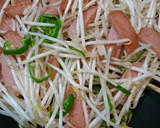 簡単！節約♪魚肉ソーセージともやし炒め♪作り方4写真