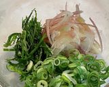 余り物を沢山のせて　ご馳走バクダン納豆作り方3写真