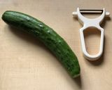 ボリュームたっぷり、きゅうりのサラダ作り方1写真