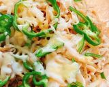 残った焼きそばリメイク！チー玉のっけ作り方1写真