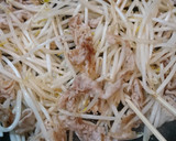 簡単！豚バラ肉ともやしのオイマヨ炒め♪作り方2写真