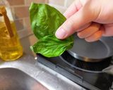 ♪実家で好評♪バジルでジェノベーゼソース作り方1写真