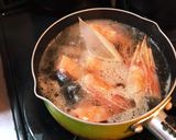 ぼたん海老の出汁でお味噌汁作り方1写真