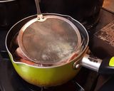 ぼたん海老の出汁でお味噌汁作り方2写真