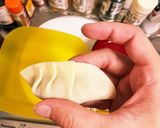 ビールのお友達。具材3つで作れる餃子作り方10写真