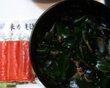 簡単！美味♪わかめとカニカマのオイマヨ作り方1写真