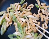 簡単！長ねぎと油揚げのペッパー醤油炒め♪作り方2写真