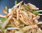 簡単！長ねぎと油揚げのペッパー醤油炒め♪作り方3写真