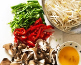 妊娠飯！まいたけともやしのオイスター炒め作り方1写真