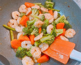 ☆海老と野菜のオイスターソース炒め☆作り方8写真