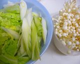 寒い日のお鍋♪　ピリ辛ごま味噌鍋作り方1写真
