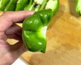 種も全部入り!丸ごとピーマンの簡単炒め作り方4写真