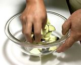 夏野菜のピリ辛桃屋サラダ♪ૢ作り方5写真