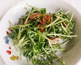 豆苗とガーリックスライスのシーザー合え。作り方3写真