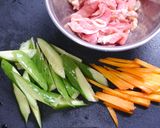 簡単！豚コマきゅうりの甘辛醤炒め作り方1写真