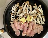 簡単味つけ！しめじと鶏肉のバタポン炒め作り方3写真
