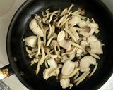 簡単味つけ！しめじと鶏肉のバタポン炒め作り方4写真