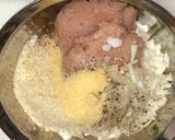 鶏肉団子と赤パプリカのチーズグラタン♬作り方1写真