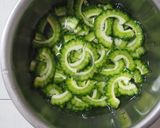 苦みが美味ゴーヤと椎茸のペペロンチーノ！作り方1写真