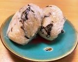 簡単!小腹に美味しい塩昆布おにぎり作り方3写真