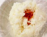 ラップを使って 焼きたらこおにぎり作り方4写真