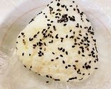 ラップを使って 焼きたらこおにぎり作り方7写真
