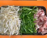 豚コマとニラ・もやしのピリ辛焼きそば♬作り方1写真