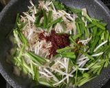 豚コマとニラ・もやしのピリ辛焼きそば♬作り方4写真