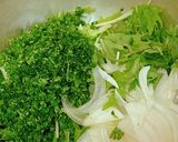 片手で水菜とパセリのキムチ彡作り方4写真