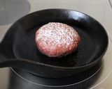 シンプルに【和牛ハンバーグ（塩＆胡椒）】作り方6写真