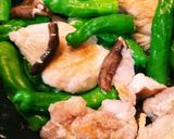 鶏モモ肉の甘辛照焼きししとう椎茸ぞえ作り方4写真