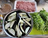 なすと豆苗のウマ味噌炒め作り方1写真