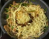 豚コマとニラ・もやしのピリ辛焼きそば♬作り方5写真