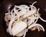 鯨肉の缶詰とタマネギのいため煮作り方5写真