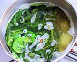 ほうれん草と豆富・じゃがいもの味噌汁作り方3写真