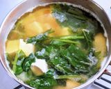 ほうれん草と豆富・じゃがいもの味噌汁作り方6写真