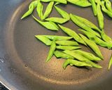 モロッコインゲンとシメジのザー菜中華炒め作り方1写真