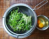 素麺の付け合わせに。炒り卵豆苗炒め！作り方1写真