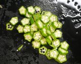 免疫力up！なめこオクラわかめのお味噌汁作り方2写真