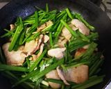 簡単♪︎美味しい！ふわふわ卵の豚ニラ玉♡作り方2写真