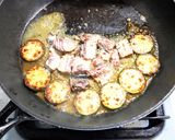 サバ缶とズッキーニのピリ辛マヨネーズ炒め作り方3写真