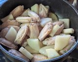 鶏の旨味が◎手羽中と大根の煮物作り方4写真