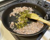 まな板いらず！挽肉と高菜のチャーハン作り方2写真
