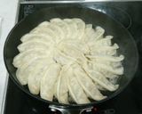 フライパンで本気！餃子の美味しい焼き方♫作り方6写真