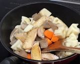 手羽中と卵と根菜の煮物作り方3写真