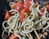トマトマッシュマヨ炒めうどん作り方4写真