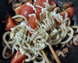 トマトマッシュマヨ炒めうどん作り方5写真