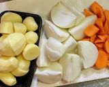鶏もも肉でカレー味の肉じゃが作り方1写真