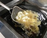 鶏唐揚げとナッツ＆ポテトの甘辛炒め作り方3写真