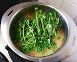 豆腐と豆苗とわかめの味噌汁！作り方5写真